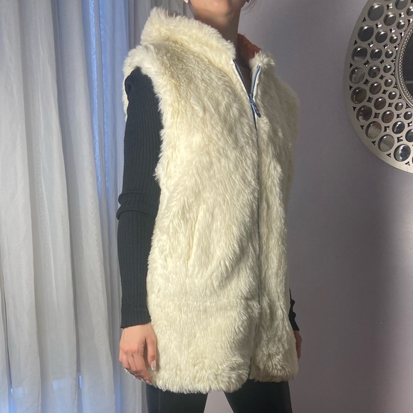 White Faux Fur Vest - Picture 4 of 9